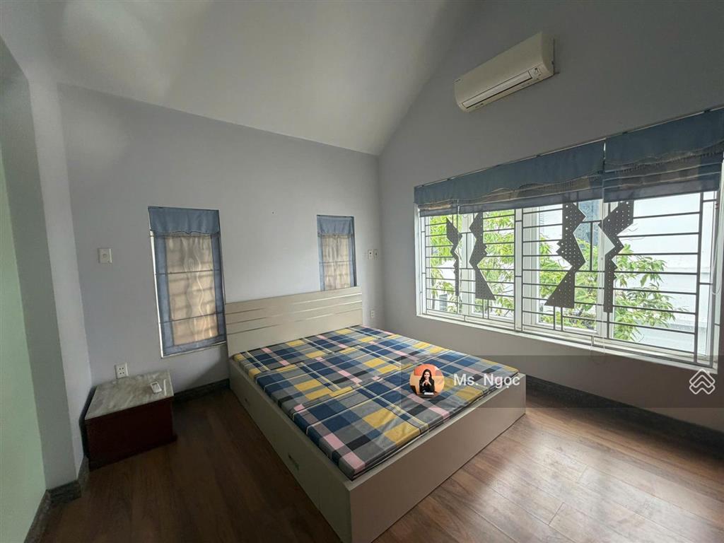 Cần bán biệt thự song lập 190 m2 mê linh  anh dũng, xây 3 tầng, hướng đông nam. giá chỉ 10,9 tỷ