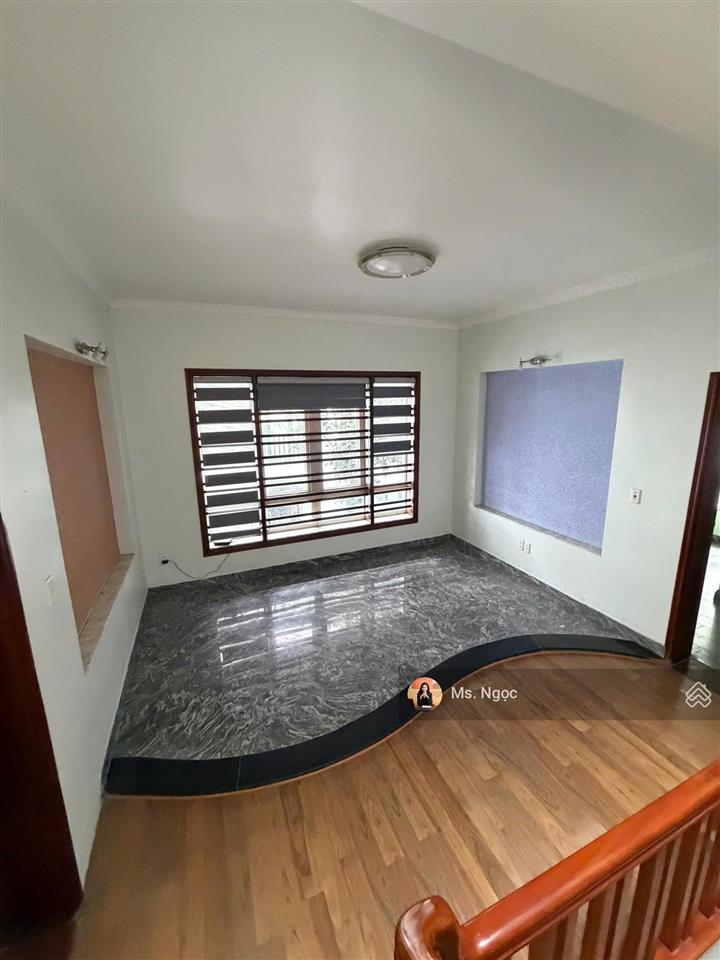 Cần bán biệt thự song lập 190 m2 mê linh  anh dũng, xây 3 tầng, hướng đông nam. giá chỉ 10,9 tỷ