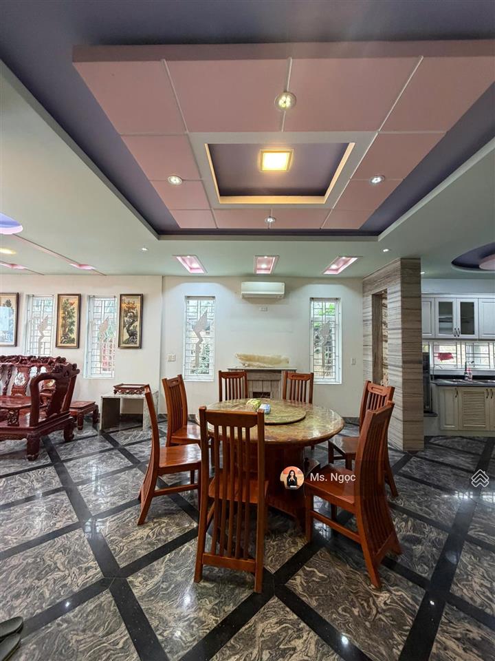Cần bán biệt thự song lập 190 m2 mê linh  anh dũng, xây 3 tầng, hướng đông nam. giá chỉ 10,9 tỷ