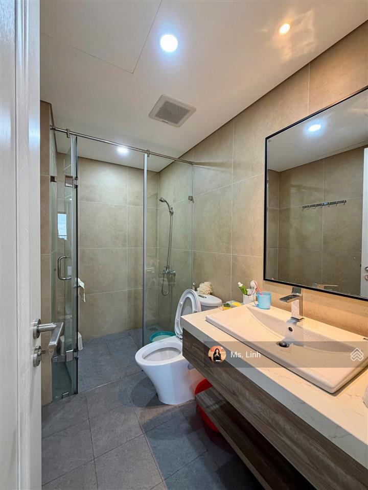 Cần bán căn 2pn minato giá chỉ 3 tỷ 750 full nội thất, bao phí công chứng, 86 m2. đã có sổ hồng