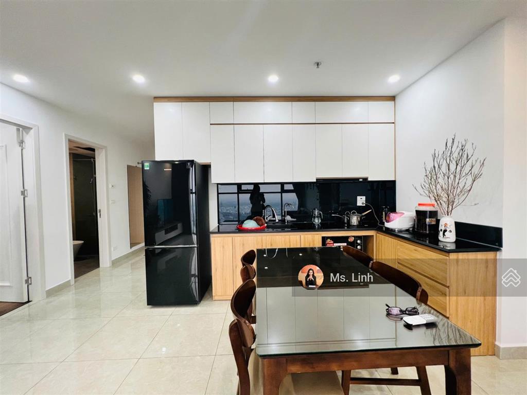 Cần bán căn 2pn minato giá chỉ 3 tỷ 550 full nội thất, tầng cao đẹp, 82 m2. đã có sổ hồng