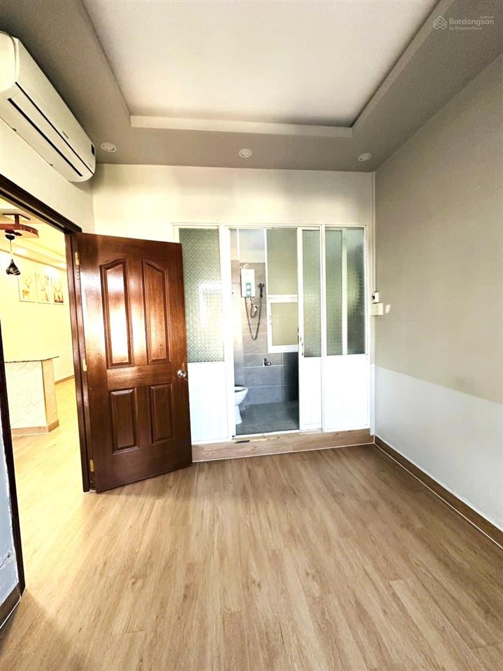 Cho thuê căn hộ hưng phú 48m2, 2 phòng ngủ, 1 máy lạnh, 2wc, đông nam, thang máy, sàn lót gỗ