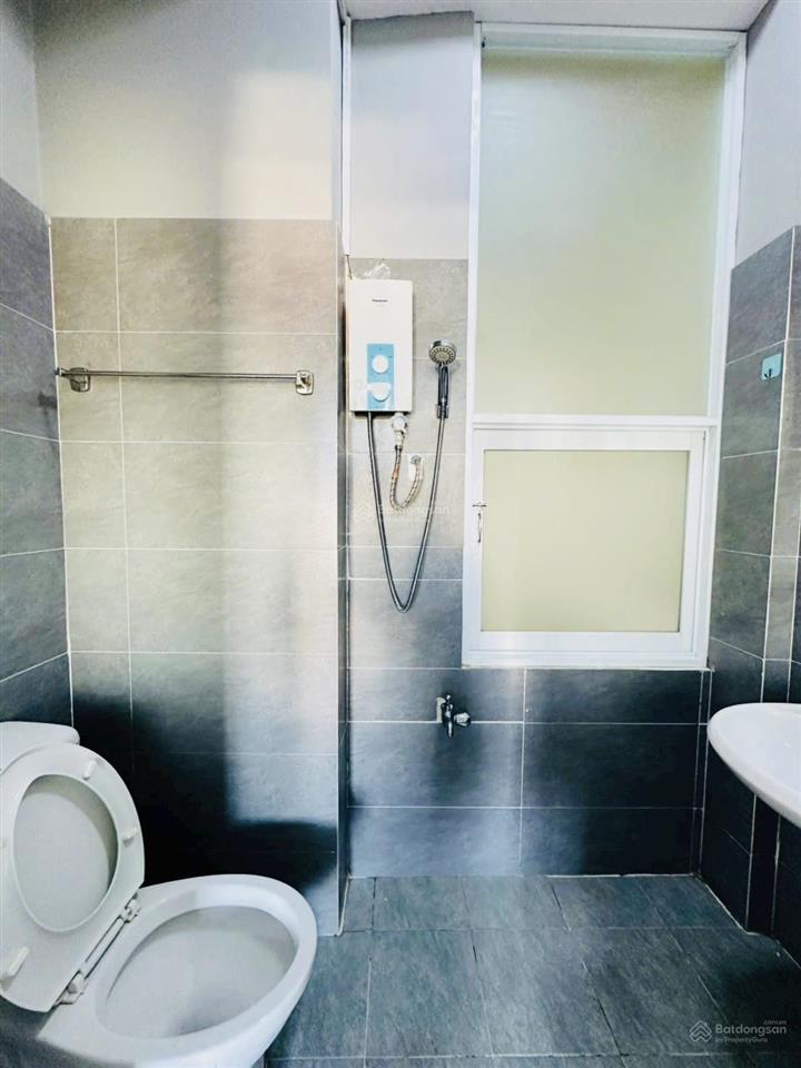 Cho thuê căn hộ hưng phú 48m2, 2 phòng ngủ, 1 máy lạnh, 2wc, đông nam, thang máy, sàn lót gỗ