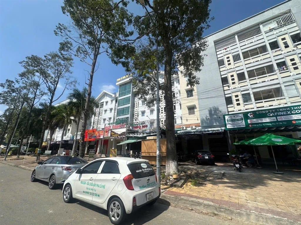 Cho thuê căn hộ hưng phú 48m2, 2 phòng ngủ, 1 máy lạnh, 2wc, đông nam, thang máy, sàn lót gỗ