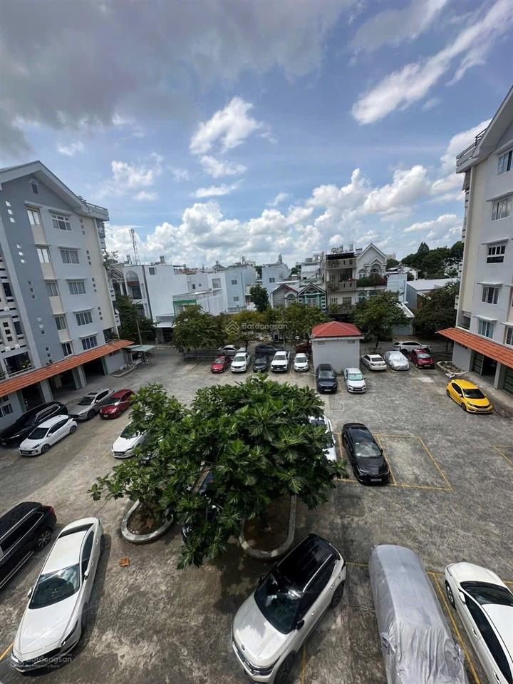 Cho thuê căn hộ hưng phú 48m2, 2 phòng ngủ, 1 máy lạnh, 2wc, đông nam, thang máy, sàn lót gỗ