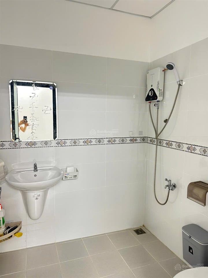 Cho thuê căn hộ hồng loan 5c full nội thất, 2 phòng ngủ, 2wc, thang máy, tầng 9