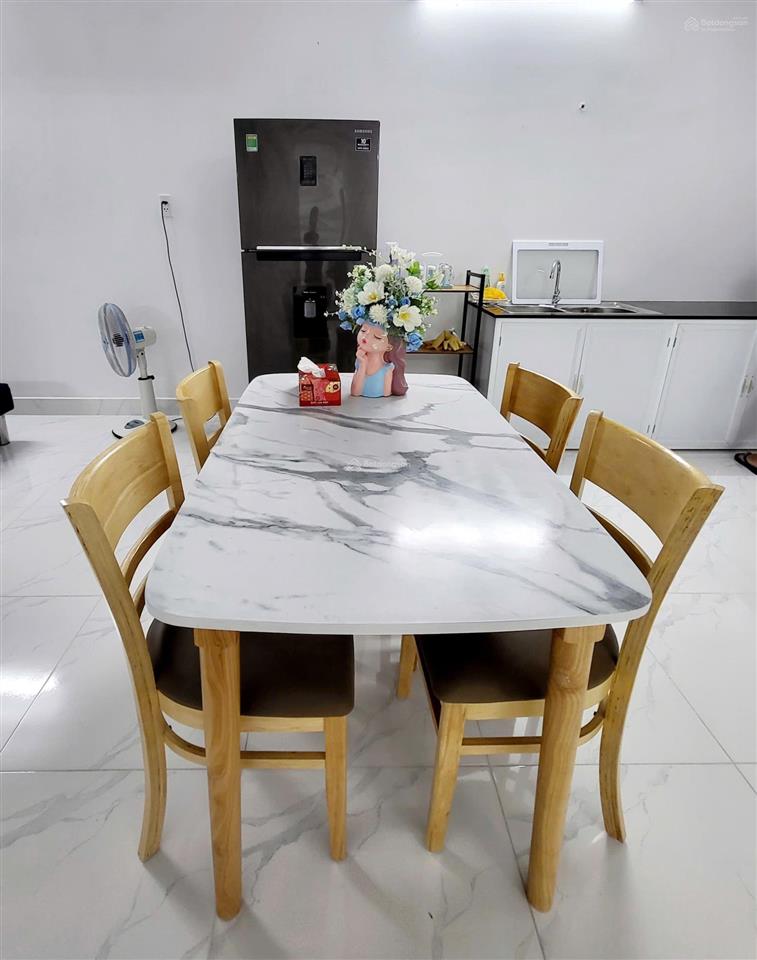 Cho thuê căn hộ hồng loan 5c full nội thất, 2 phòng ngủ, 2wc, thang máy, tầng 9