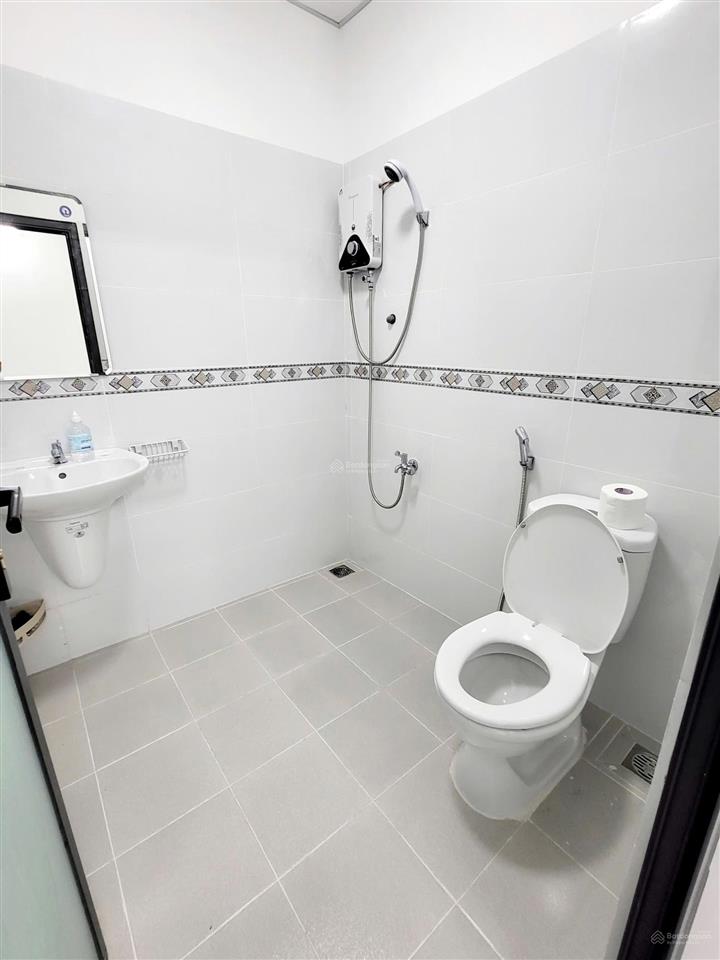 Cho thuê căn hộ hồng loan 5c full nội thất, 2 phòng ngủ, 2wc, thang máy, tầng 9