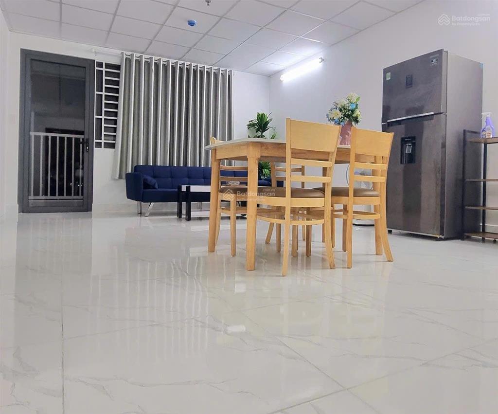 Cho thuê căn hộ hồng loan 5c full nội thất, 2 phòng ngủ, 2wc, thang máy, tầng 9