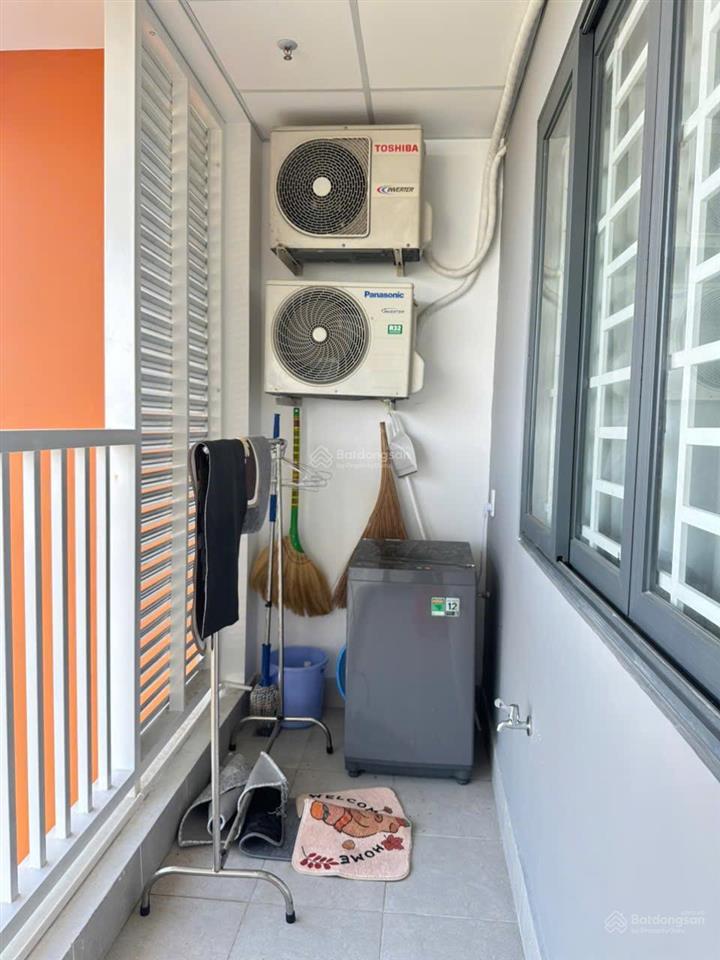 Cho thuê căn hộ hồng loan 5c full nội thất, 2 phòng ngủ, 2wc, thang máy, tầng 9