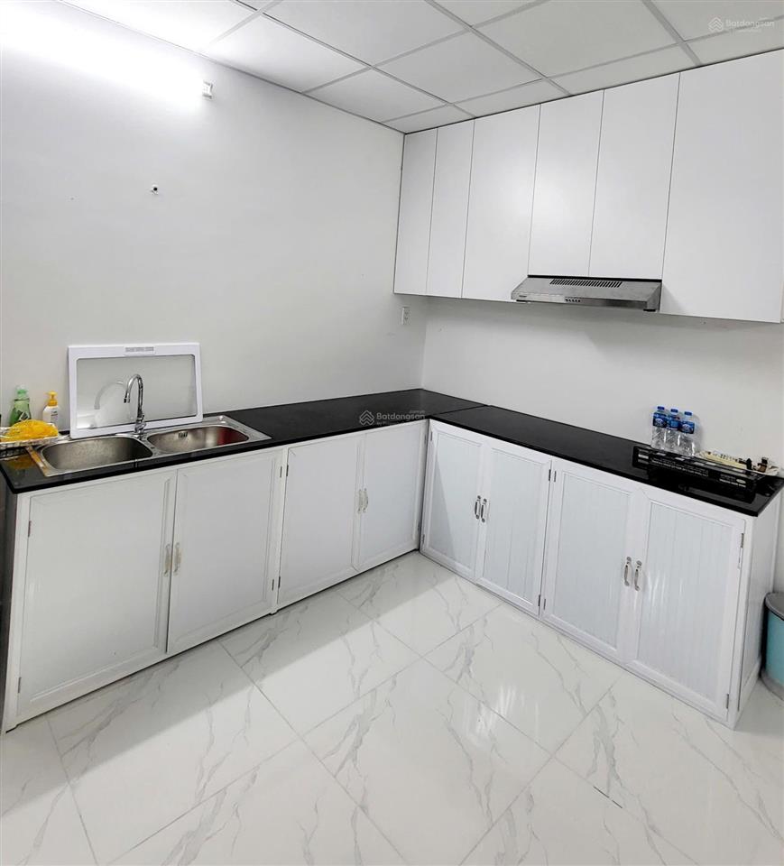 Cho thuê căn hộ hồng loan 5c full nội thất, 2 phòng ngủ, 2wc, thang máy, tầng 9