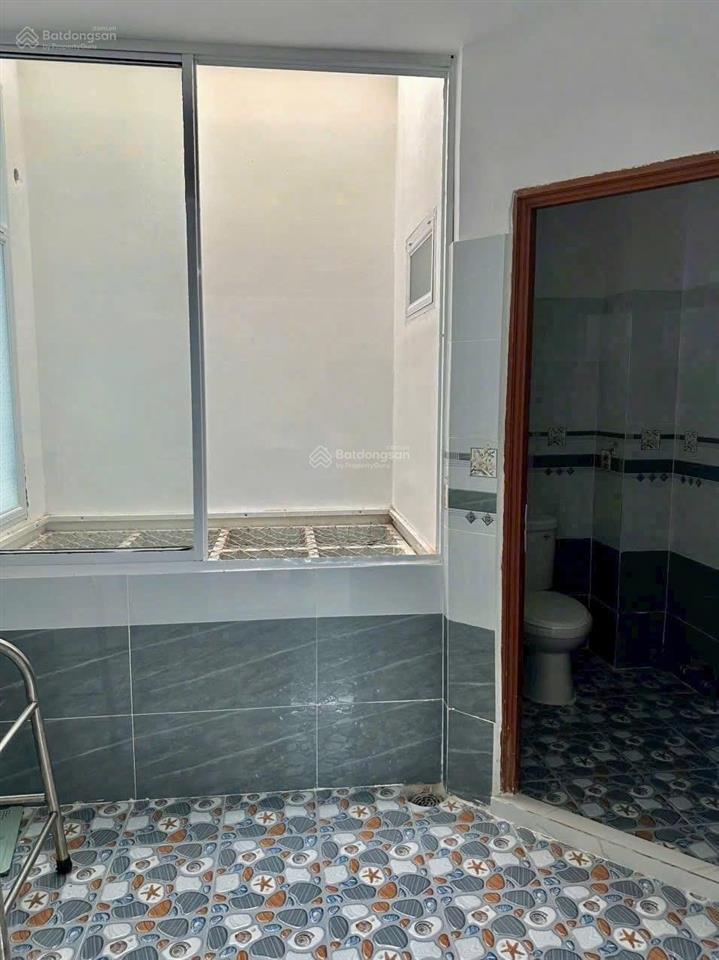 Bán căn hộ hưng phú lô b, 2pn, sổ hồng, 70m2, tầng 4, thang máy, bãi ô tô nội khu, sổ hồng