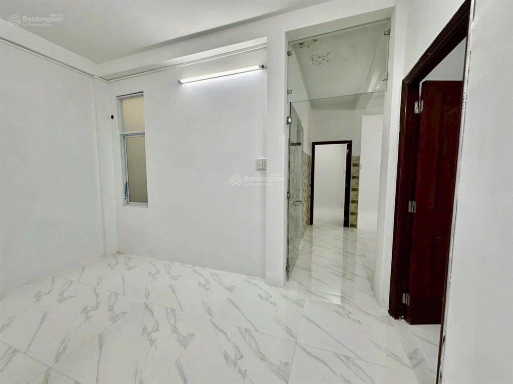 Bán căn hộ hưng phú lô b, 2pn, sổ hồng, 70m2, tầng 4, thang máy, bãi ô tô nội khu, sổ hồng