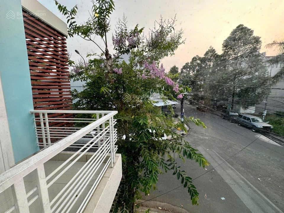 Cho thuê nhà kdc long thịnh cần thơ, góc, 1t 1 lầu, 3 phòng ngủ, đậu oto trong nhà, full nội thất