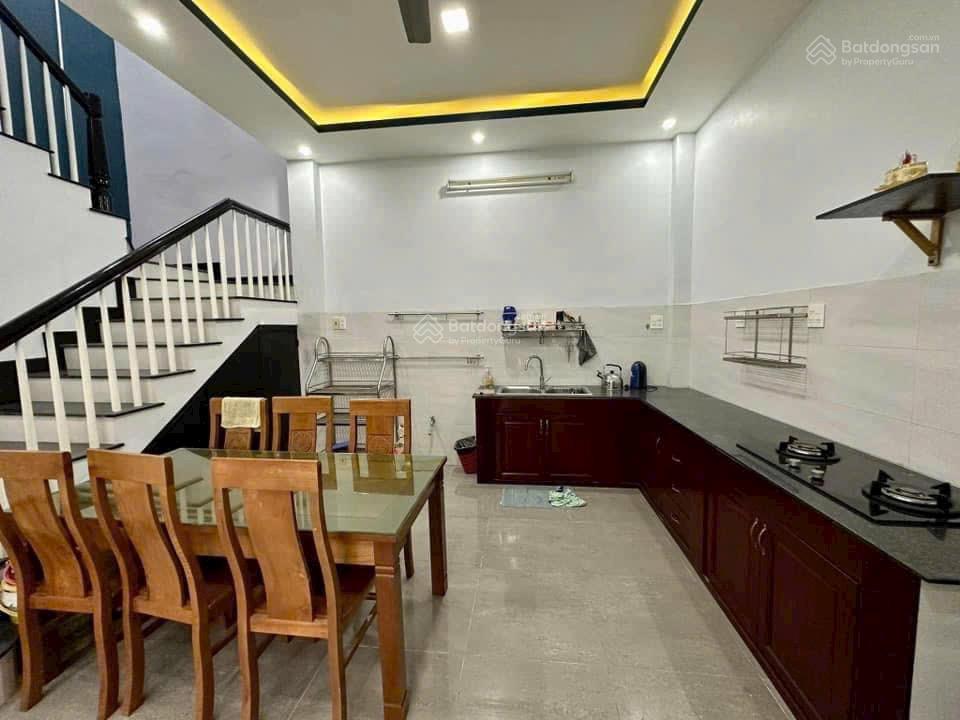 Cho thuê nhà kdc long thịnh cần thơ, góc, 1t 1 lầu, 3 phòng ngủ, đậu oto trong nhà, full nội thất