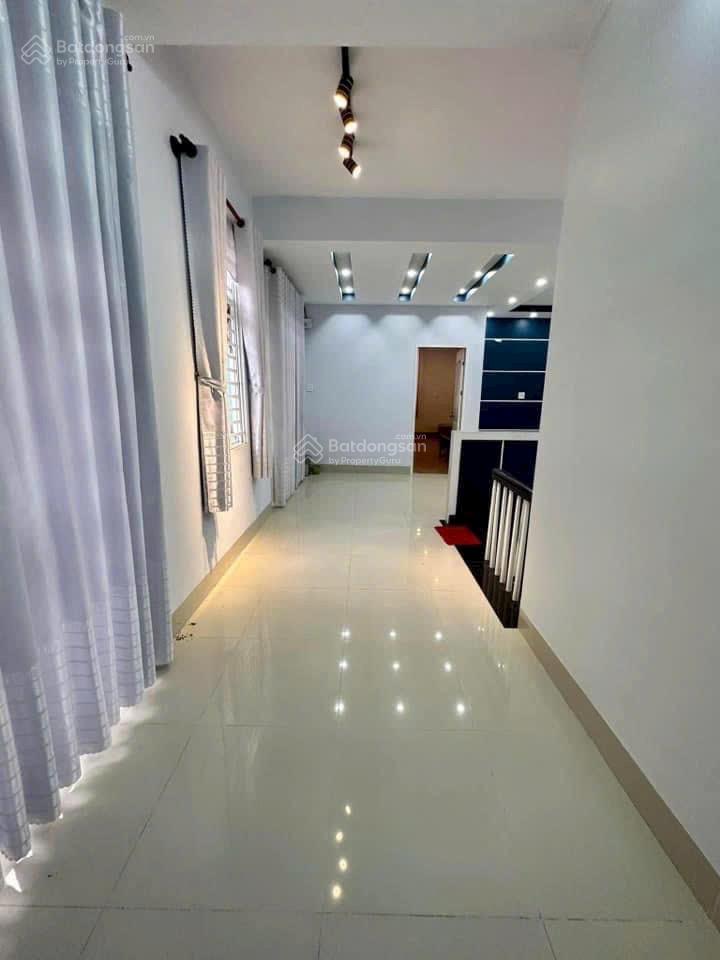 Cho thuê nhà kdc long thịnh cần thơ, góc, 1t 1 lầu, 3 phòng ngủ, đậu oto trong nhà, full nội thất