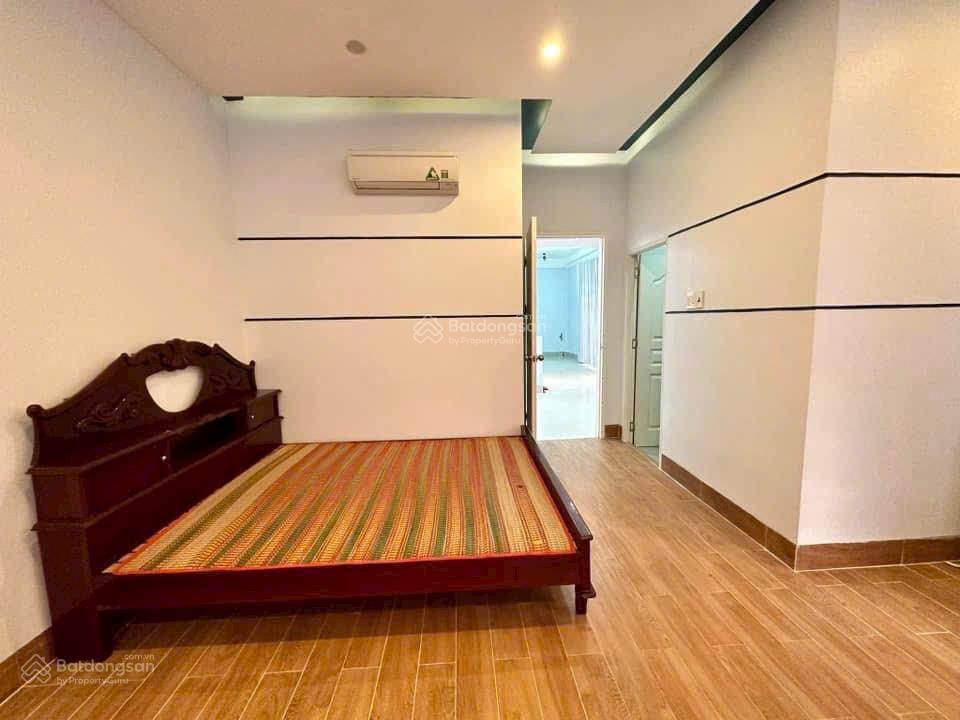 Cho thuê nhà kdc long thịnh cần thơ, góc, 1t 1 lầu, 3 phòng ngủ, đậu oto trong nhà, full nội thất