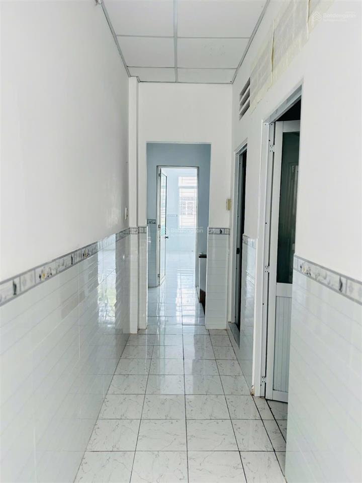 Bán nhà 586, 1 trệt 1 lầu, 4 phòng ngủ, sổ hồng, lộ 14m, hướng đông nam, cần thơ