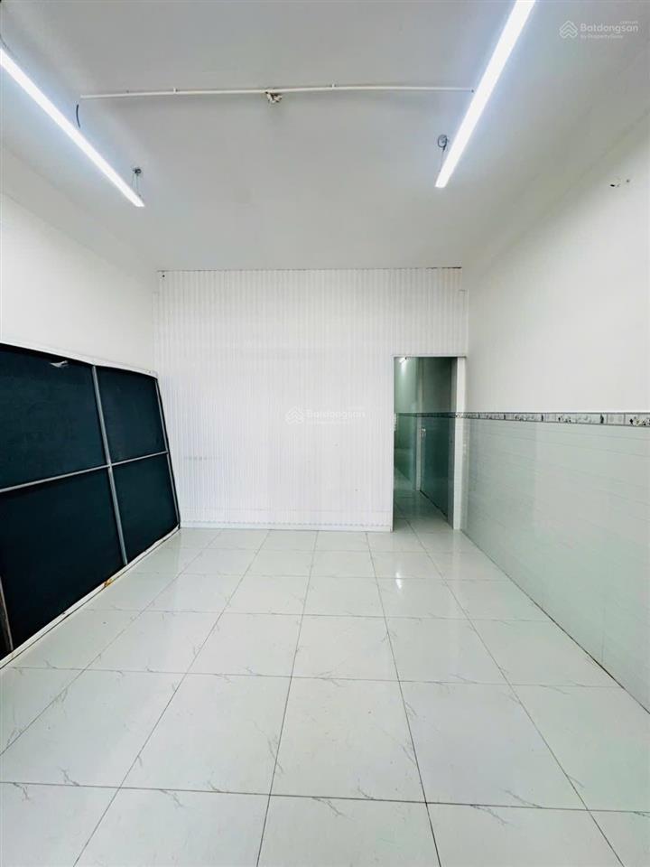 Bán nhà 586, 1 trệt 1 lầu, 4 phòng ngủ, sổ hồng, lộ 14m, hướng đông nam, cần thơ