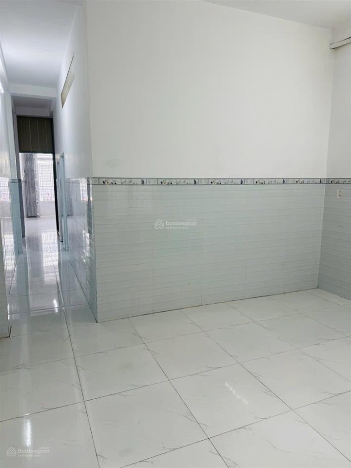 Bán nhà 586, 1 trệt 1 lầu, 4 phòng ngủ, sổ hồng, lộ 14m, hướng đông nam, cần thơ