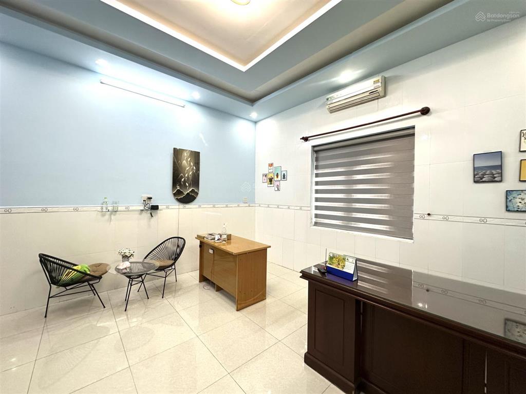 Cho thuê nhà 1 trệt 1 lầu kdc hồng loan 6a, 3 phòng ngủ, 3 máy lạnh, full bàn ghế làm việc, đb