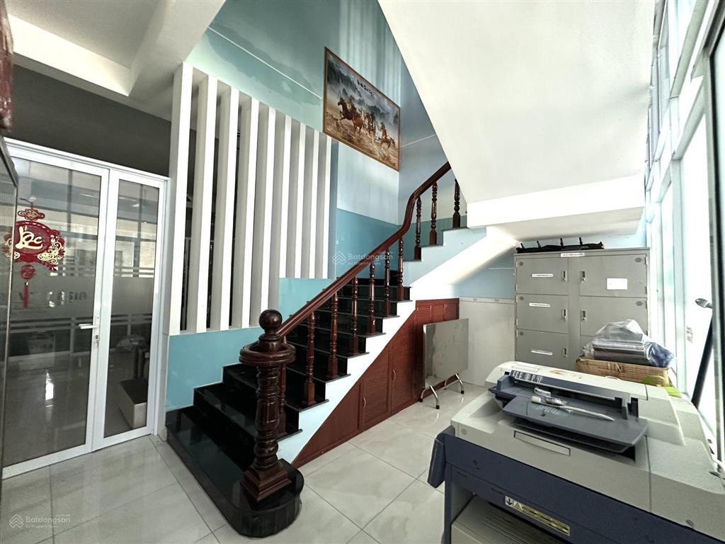 Cho thuê nhà 1 trệt 1 lầu kdc hồng loan 6a, 3 phòng ngủ, 3 máy lạnh, full bàn ghế làm việc, đb