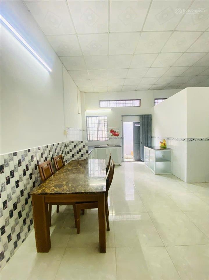Cho thuê nhà kdc xây dựng 120m2 (6x20), 2pn, 2wc, máy lạnh, sân oto, lộ 16m, tây bắc