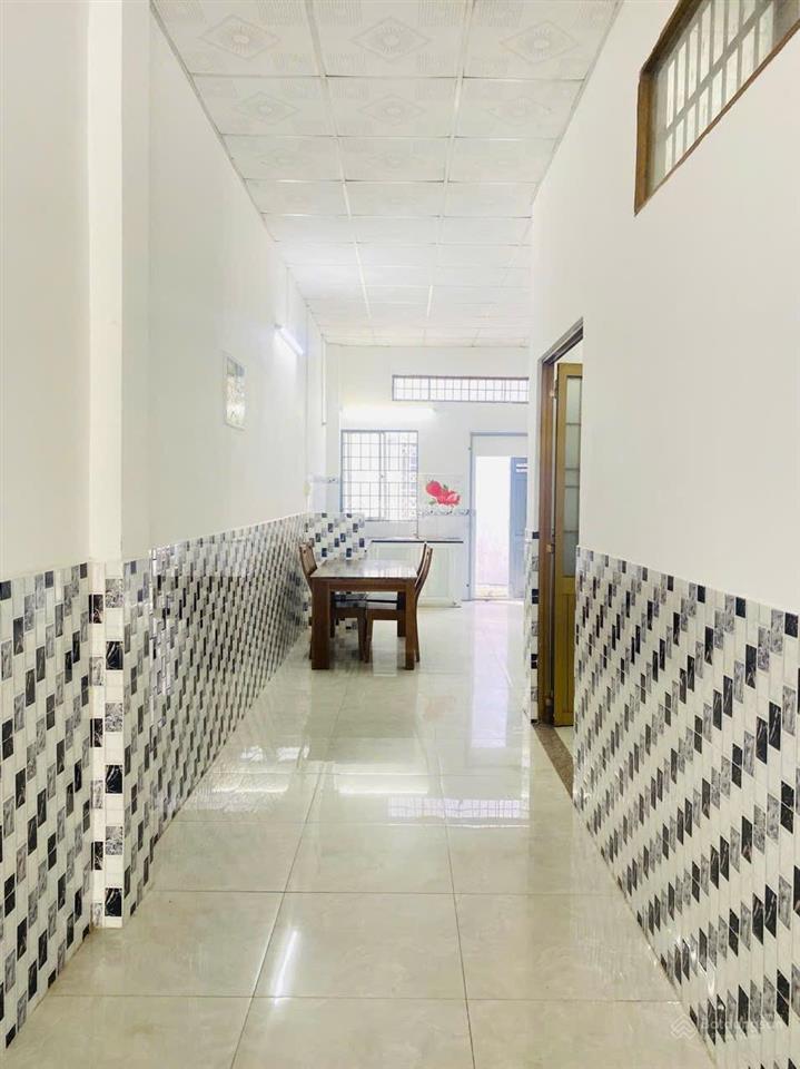 Cho thuê nhà kdc xây dựng 120m2 (6x20), 2pn, 2wc, máy lạnh, sân oto, lộ 16m, tây bắc
