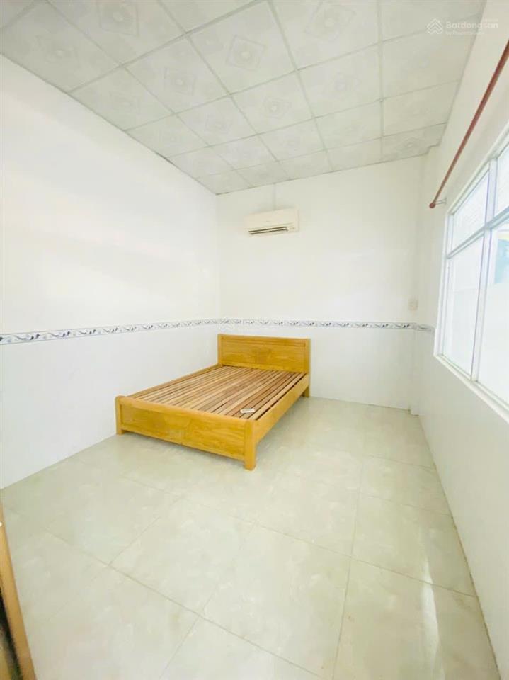 Cho thuê nhà kdc xây dựng 120m2 (6x20), 2pn, 2wc, máy lạnh, sân oto, lộ 16m, tây bắc