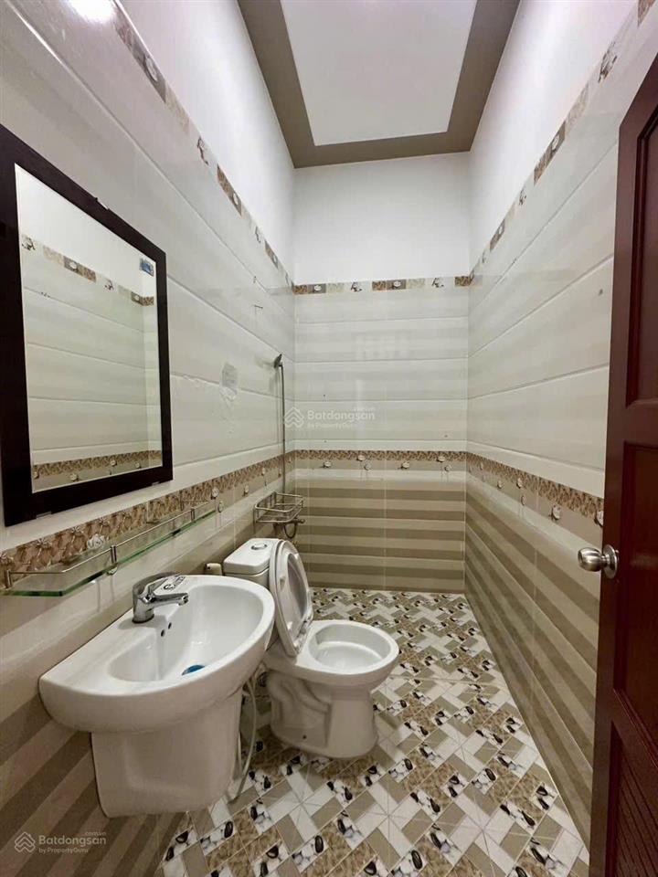 Cho thuê nhà hưng phú 81m2, 2 phòng ngủ, 1 wc, tây bắc, lộ 15m, ô tô đậu được, sau siêu thị go