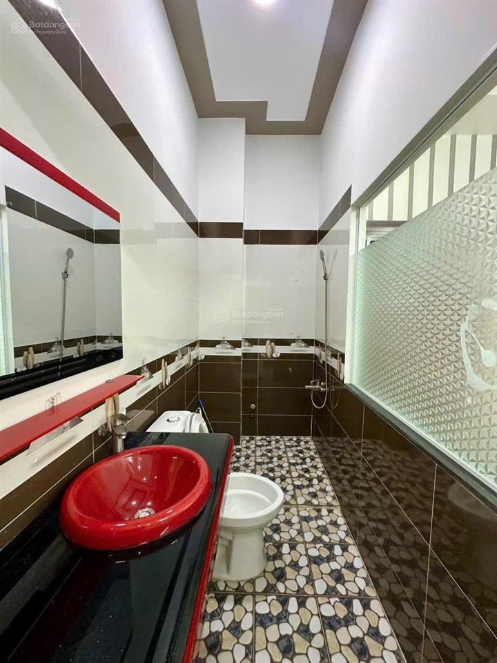 Cho thuê nhà hưng phú 81m2, 2 phòng ngủ, 1 wc, tây bắc, lộ 15m, ô tô đậu được, sau siêu thị go