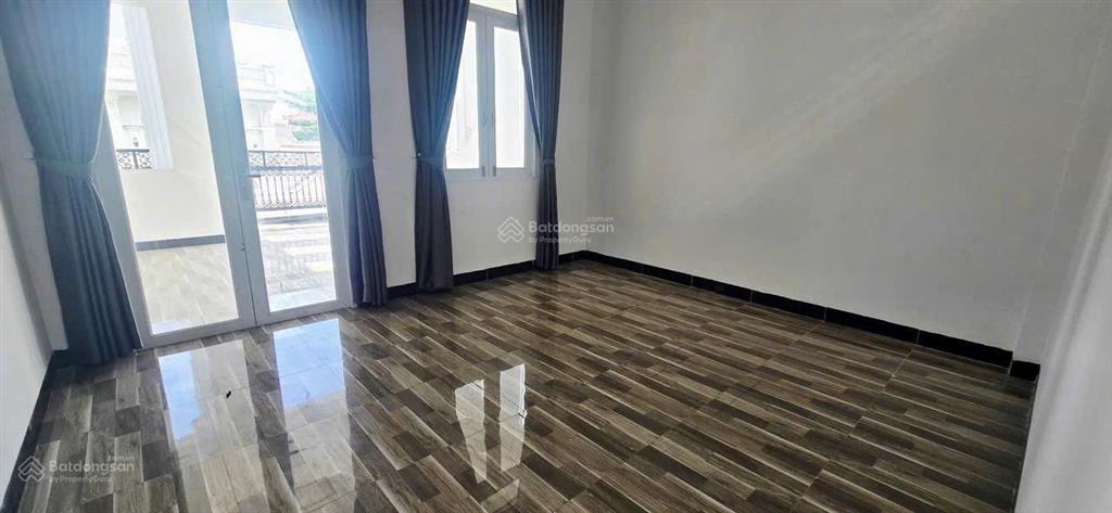 Cho thuê nhà hưng phú 81m2, 2 phòng ngủ, 1 wc, tây bắc, lộ 15m, ô tô đậu được, sau siêu thị go