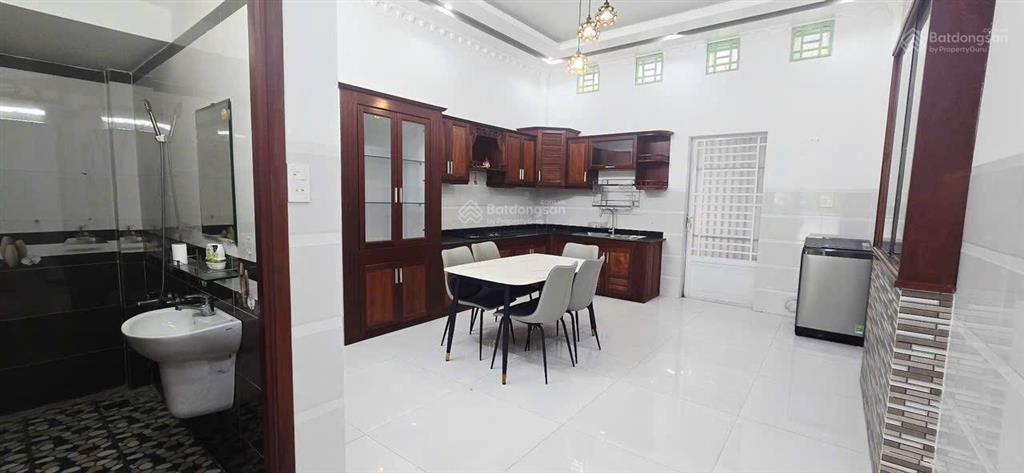 Cho thuê nhà hưng phú 81m2, 2 phòng ngủ, 1 wc, tây bắc, lộ 15m, ô tô đậu được, sau siêu thị go