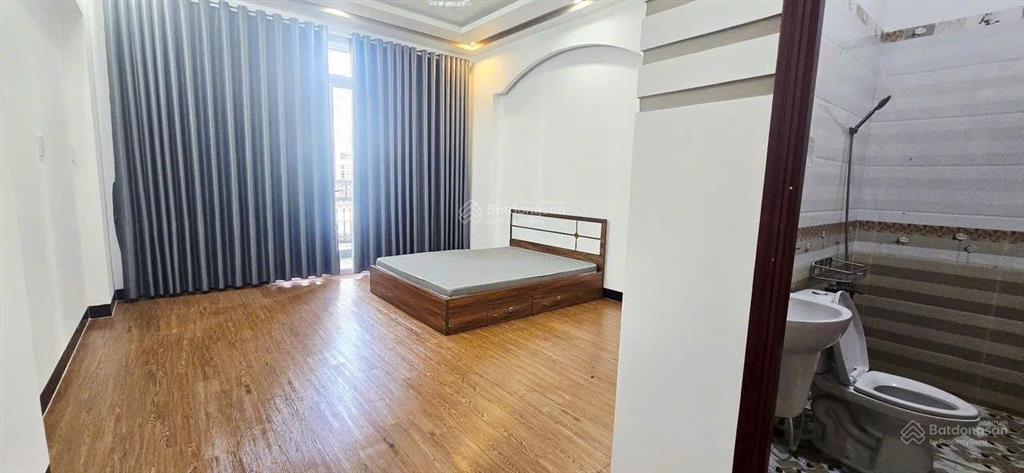 Cho thuê nhà hưng phú 81m2, 2 phòng ngủ, 1 wc, tây bắc, lộ 15m, ô tô đậu được, sau siêu thị go