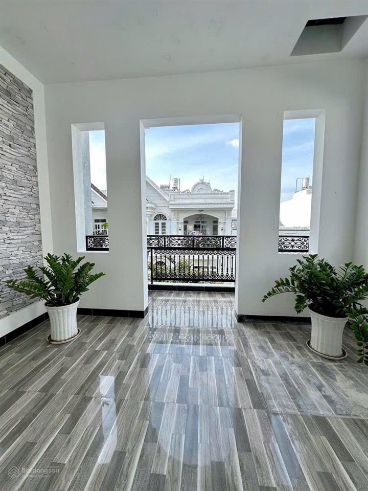 Cho thuê nhà hưng phú 81m2, 2 phòng ngủ, 1 wc, tây bắc, lộ 15m, ô tô đậu được, sau siêu thị go