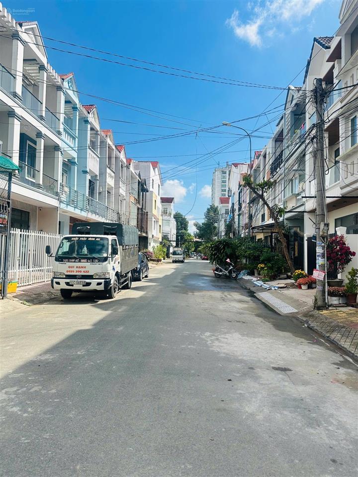 Cho thuê nhà kdc long thịnh cần thơ, 1 trệt 2 lầu, 4 phòng ngủ, 4wc, lộ 15m oto, tây bắc, máy lạnh