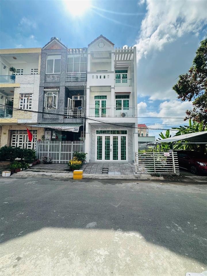 Cho thuê nhà kdc long thịnh cần thơ, 1 trệt 2 lầu, 4 phòng ngủ, 4wc, lộ 15m oto, tây bắc, máy lạnh