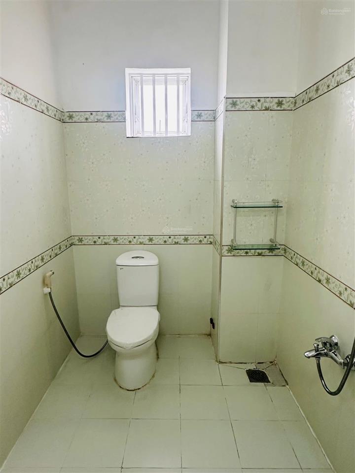 Cho thuê nhà kdc long thịnh cần thơ, 1 trệt 2 lầu, 4 phòng ngủ, 4wc, lộ 15m oto, tây bắc, máy lạnh