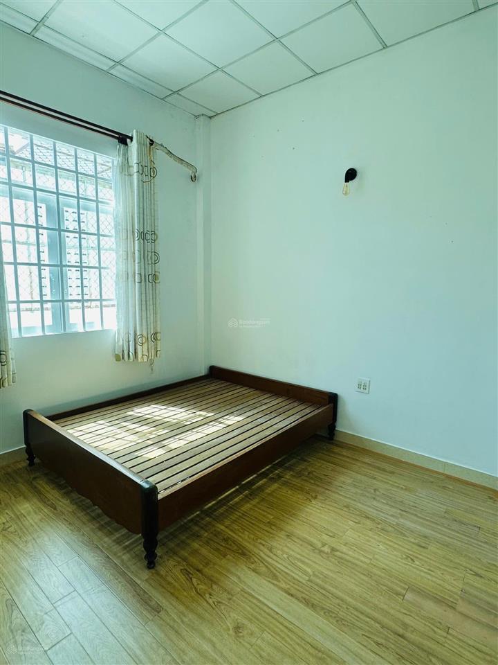Cho thuê nhà kdc long thịnh cần thơ, 1 trệt 2 lầu, 4 phòng ngủ, 4wc, lộ 15m oto, tây bắc, máy lạnh