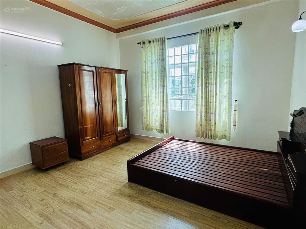 Cho thuê nhà kdc long thịnh cần thơ, 1 trệt 2 lầu, 4 phòng ngủ, 4wc, lộ 15m oto, tây bắc, máy lạnh