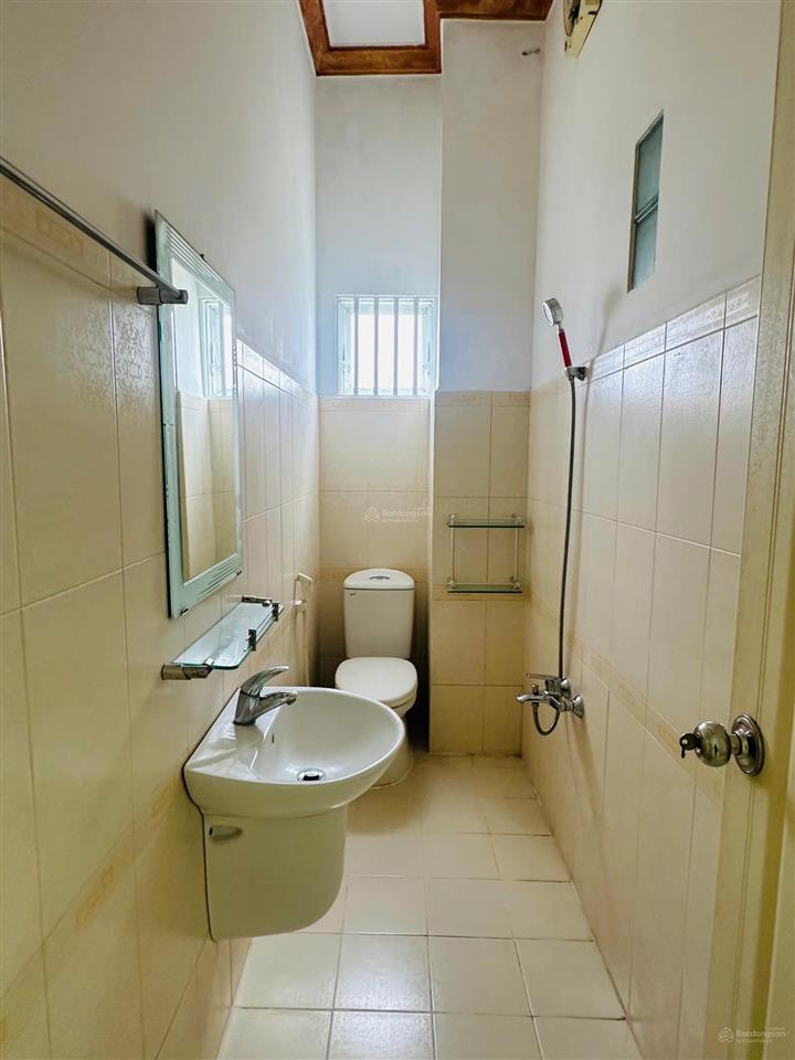 Cho thuê nhà kdc long thịnh cần thơ, 1 trệt 2 lầu, 4 phòng ngủ, 4wc, lộ 15m oto, tây bắc, máy lạnh