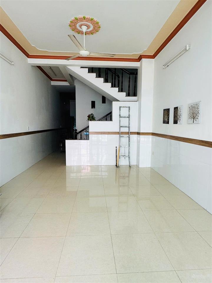 Cho thuê nhà kdc long thịnh cần thơ, 1 trệt 2 lầu, 4 phòng ngủ, 4wc, lộ 15m oto, tây bắc, máy lạnh