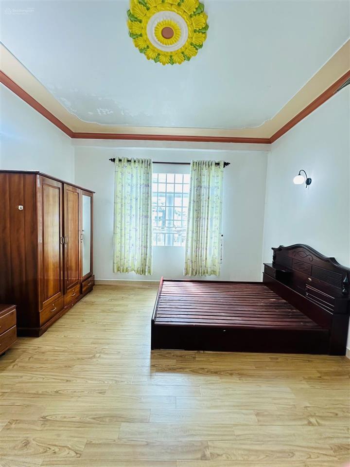 Cho thuê nhà kdc long thịnh cần thơ, 1 trệt 2 lầu, 4 phòng ngủ, 4wc, lộ 15m oto, tây bắc, máy lạnh
