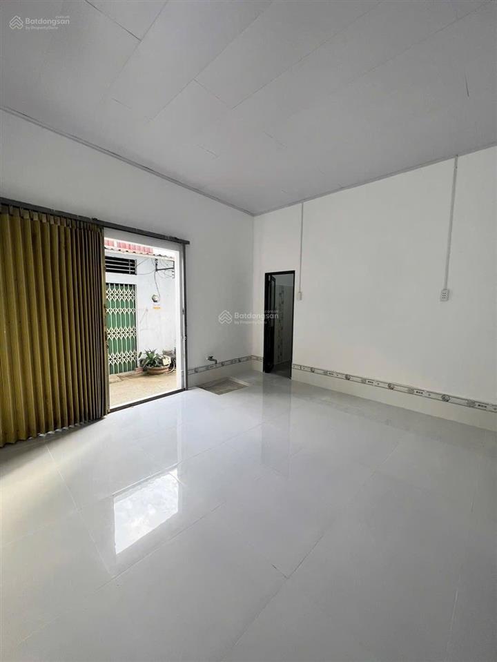 Cho thuê kho 300m2, có 1 phòng ngủ, mới 100%, hướng nam, 2 wc nam nữ riêng biệt, lộ 45m2, 16 triệu