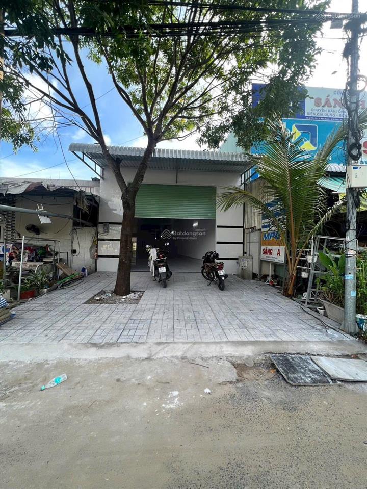 Cho thuê kho 300m2, có 1 phòng ngủ, mới 100%, hướng nam, 2 wc nam nữ riêng biệt, lộ 45m2, 16 triệu