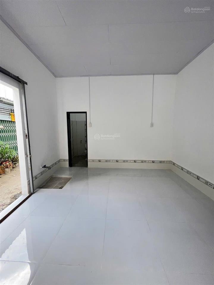 Cho thuê kho 300m2, có 1 phòng ngủ, mới 100%, hướng nam, 2 wc nam nữ riêng biệt, lộ 45m2, 16 triệu