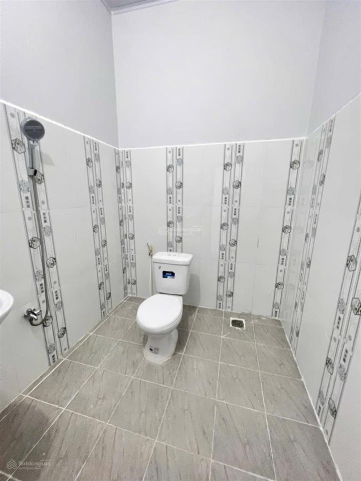 Cho thuê kho 300m2, có 1 phòng ngủ, mới 100%, hướng nam, 2 wc nam nữ riêng biệt, lộ 45m2, 16 triệu