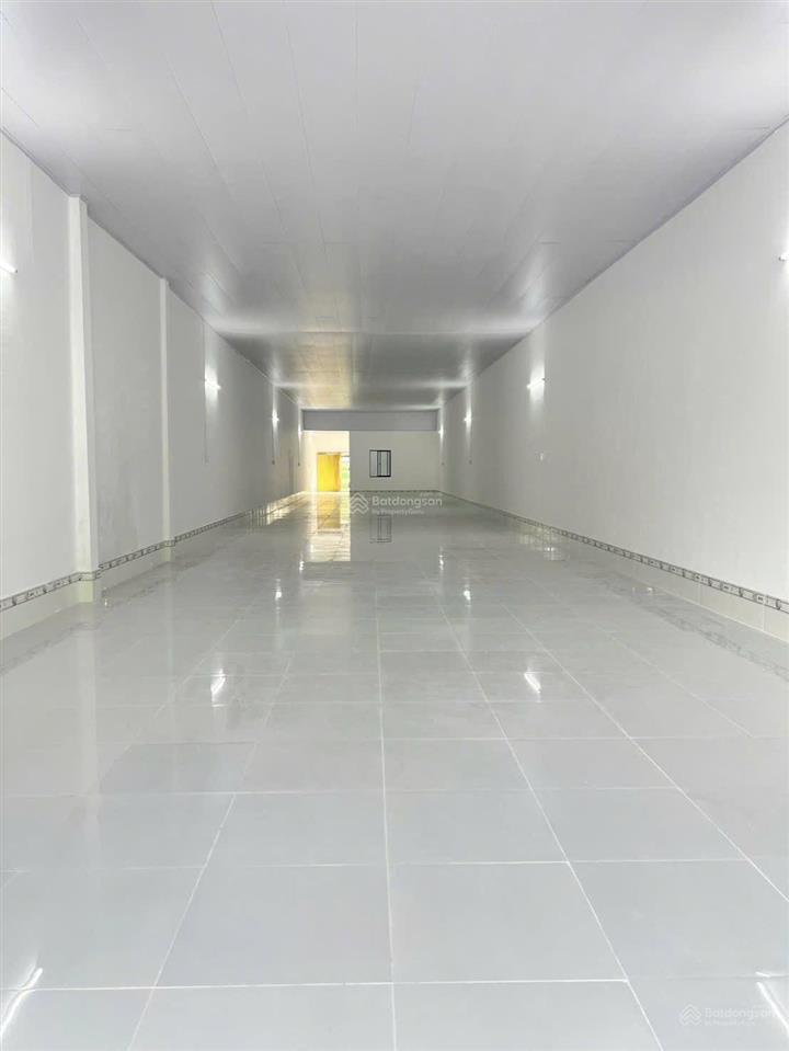 Cho thuê kho 300m2, có 1 phòng ngủ, mới 100%, hướng nam, 2 wc nam nữ riêng biệt, lộ 45m2, 16 triệu