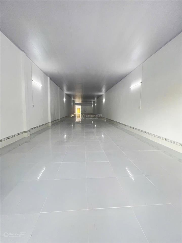 Cho thuê kho 300m2, có 1 phòng ngủ, mới 100%, hướng nam, 2 wc nam nữ riêng biệt, lộ 45m2, 16 triệu