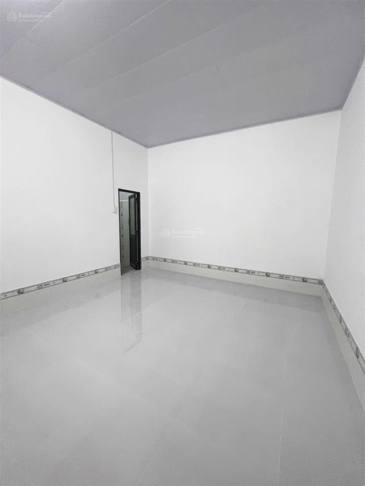 Cho thuê kho 300m2, có 1 phòng ngủ, mới 100%, hướng nam, 2 wc nam nữ riêng biệt, lộ 45m2, 16 triệu
